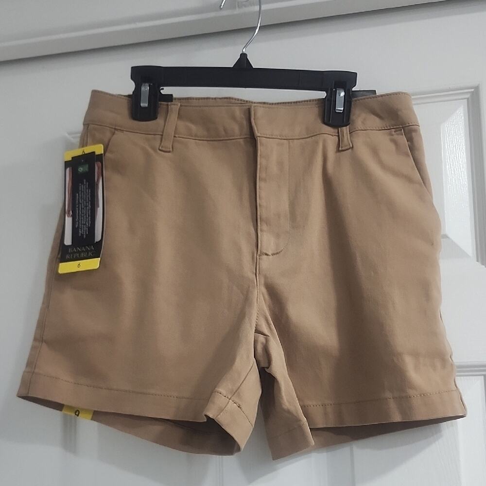 Banana Republic Women's Tan Cargo Shorts